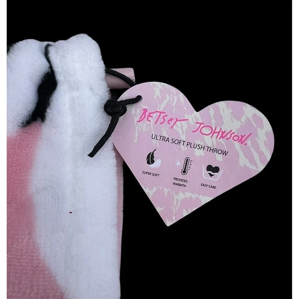Betsey Johnson Halloween Ghosts XOXO Pastel Pink Ultra Soft Plush Throw 50 x 60